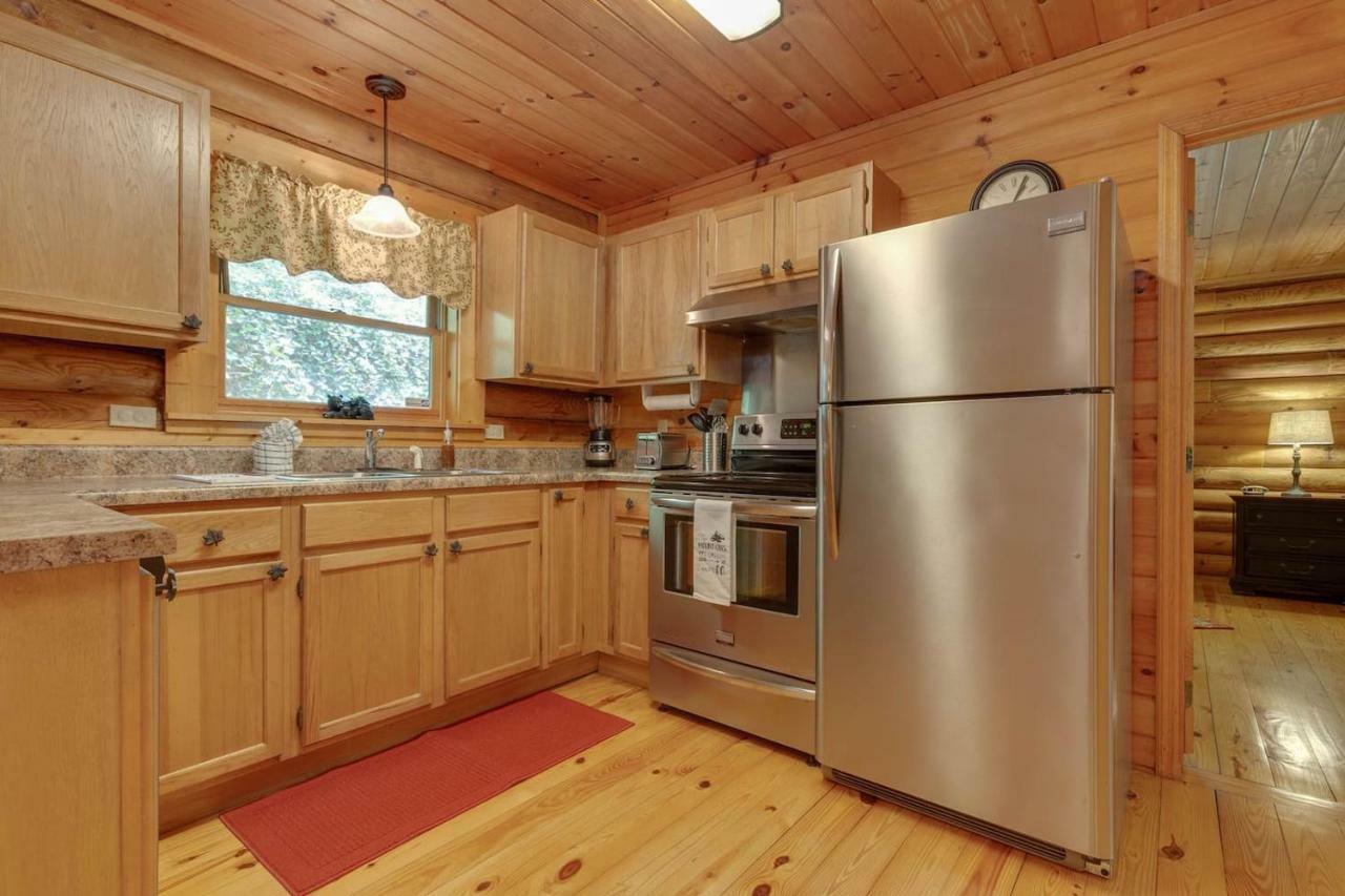 Log Cabin! 1Mile From The Action! Private Lane! Hot Tub! Pool Table! Villa Pigeon Forge Exterior photo
