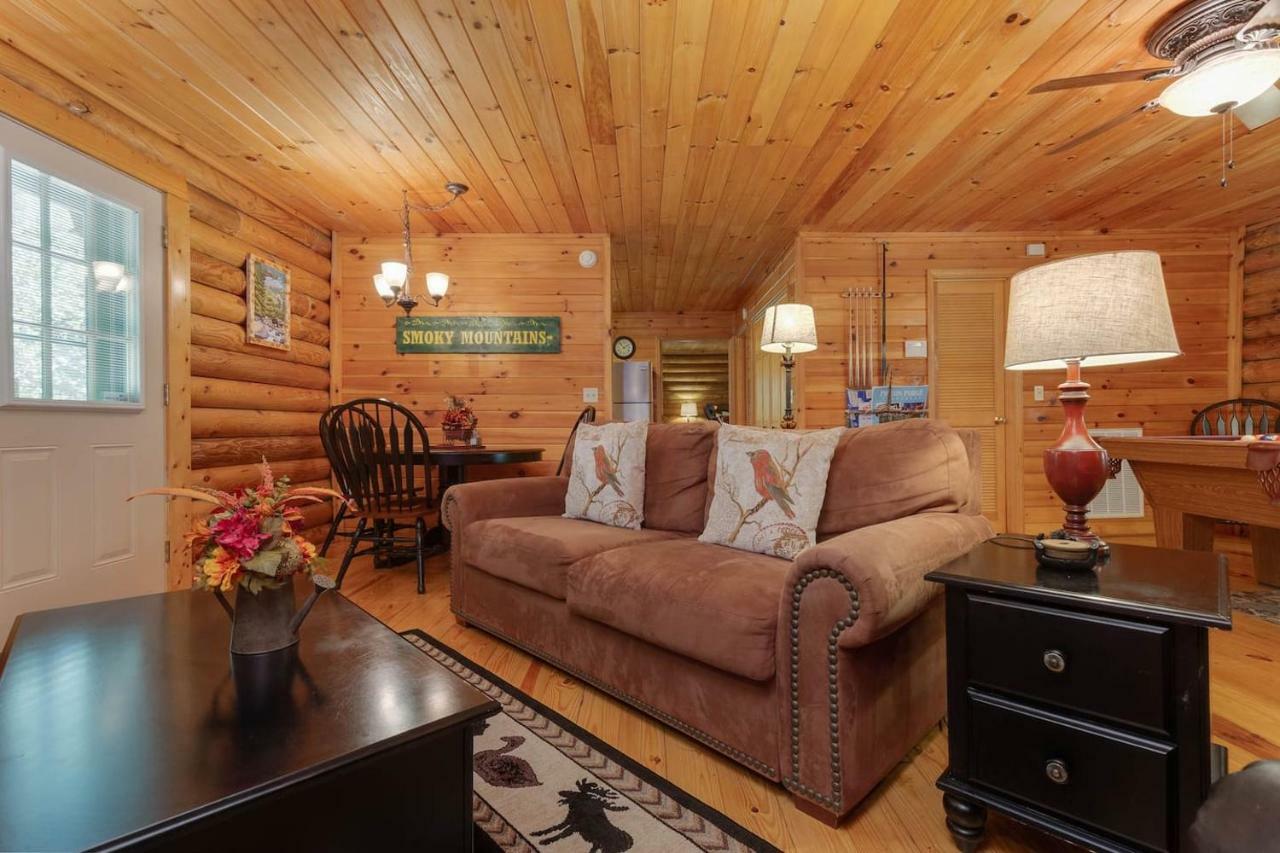 Log Cabin! 1Mile From The Action! Private Lane! Hot Tub! Pool Table! Villa Pigeon Forge Exterior photo