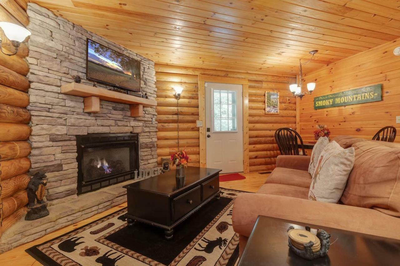 Log Cabin! 1Mile From The Action! Private Lane! Hot Tub! Pool Table! Villa Pigeon Forge Exterior photo
